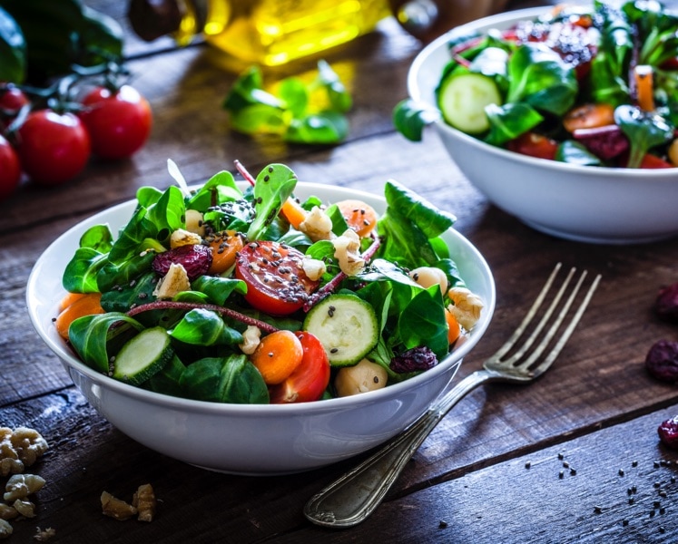 Ein Teller mit Salat